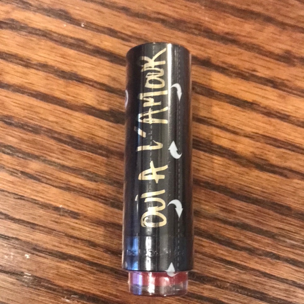 Yves Rocher Oui A L’Amour Lipstick in Rouge Vertige 56 Satin Color